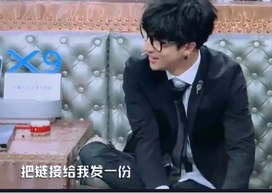 连屁股都是假的？假肩、假发、假腹肌，这些明星身上还有啥是真的