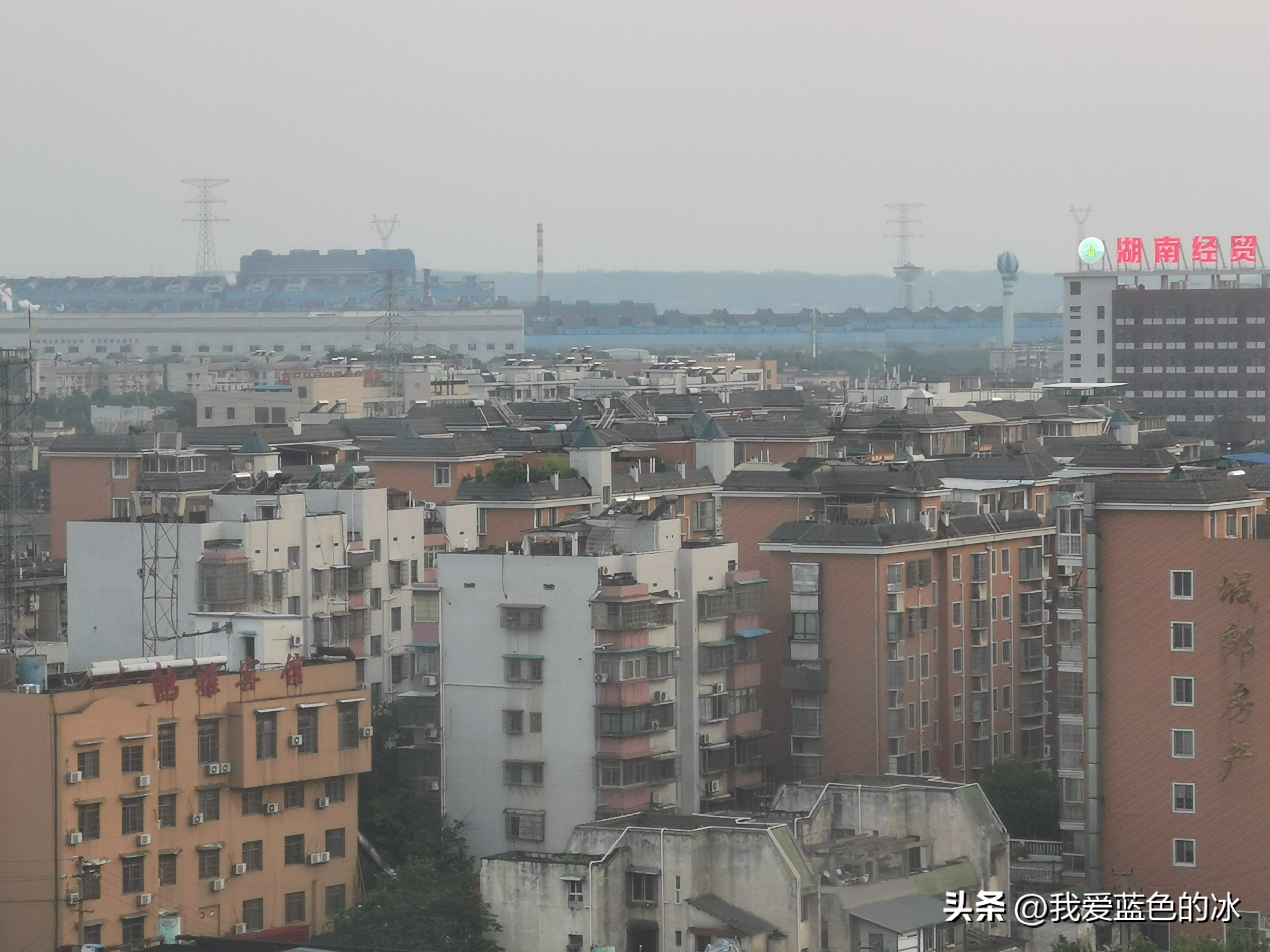 从窗户能看见烟囱,从十一楼往下看全是美景