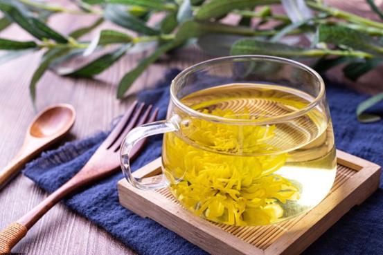 夏天老人喝什么茶去火最好,夏天天气热中年人喝什么茶