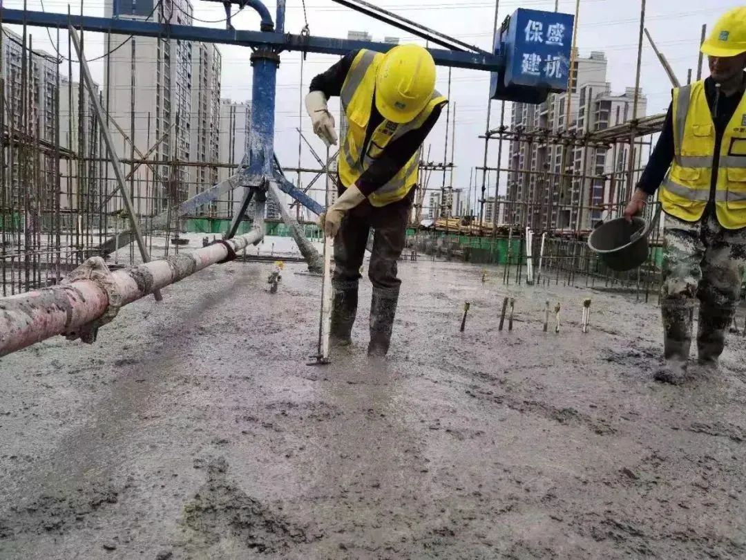 混凝土板厚平整度怎么控制,混凝土板厚允许偏差最新