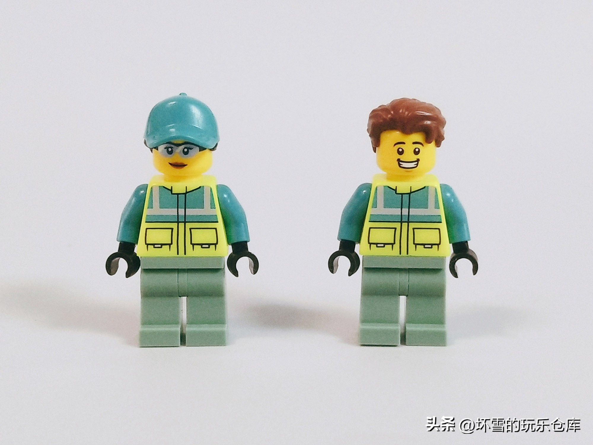 乐高赠品零件分哪盒,乐高赠品救护车