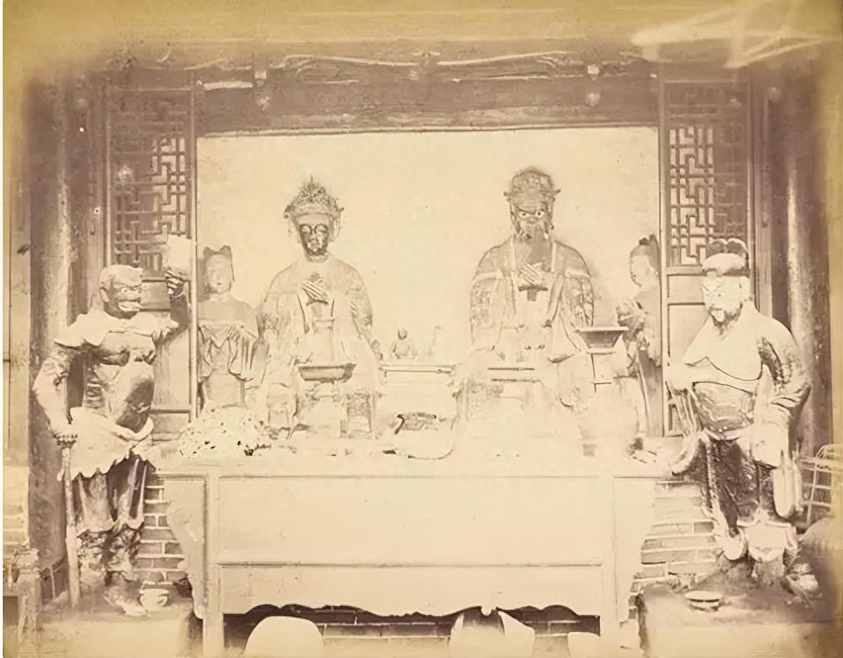 21张真实又罕见的老照片，阴毛假发工作者，我怀疑他用错地方了