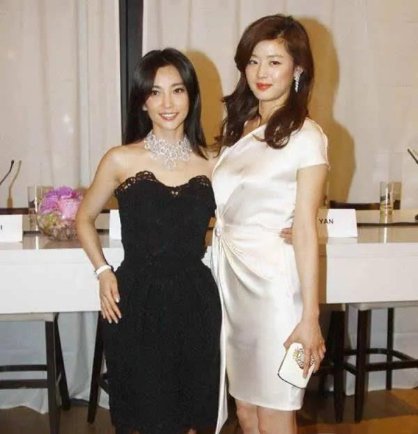 润唇膏韩系,润唇膏涂脸涂嘴的视频