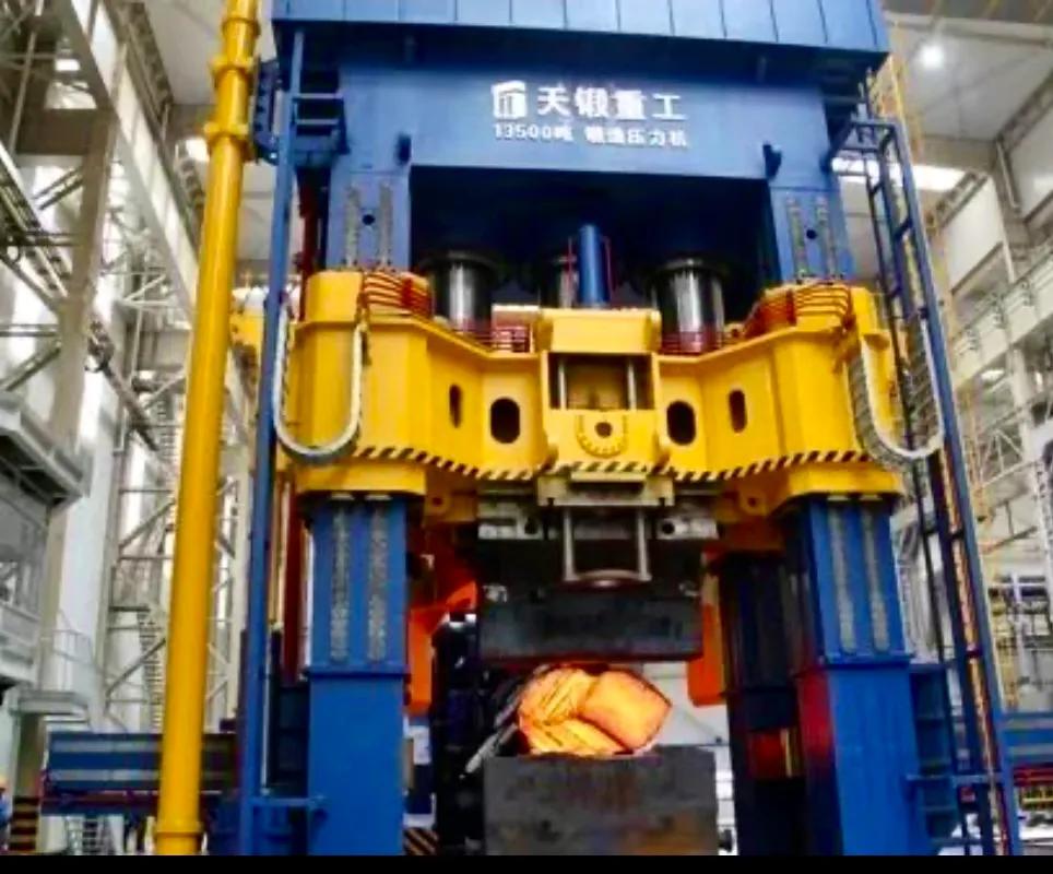 中国目前有几台万吨水压机,大国工匠水压机