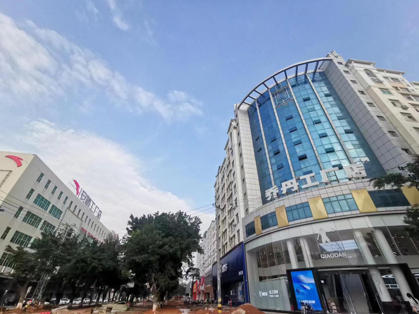 疫后的运动鞋服品牌折扣力度有多强？我们南下晋江探访安踏工厂店