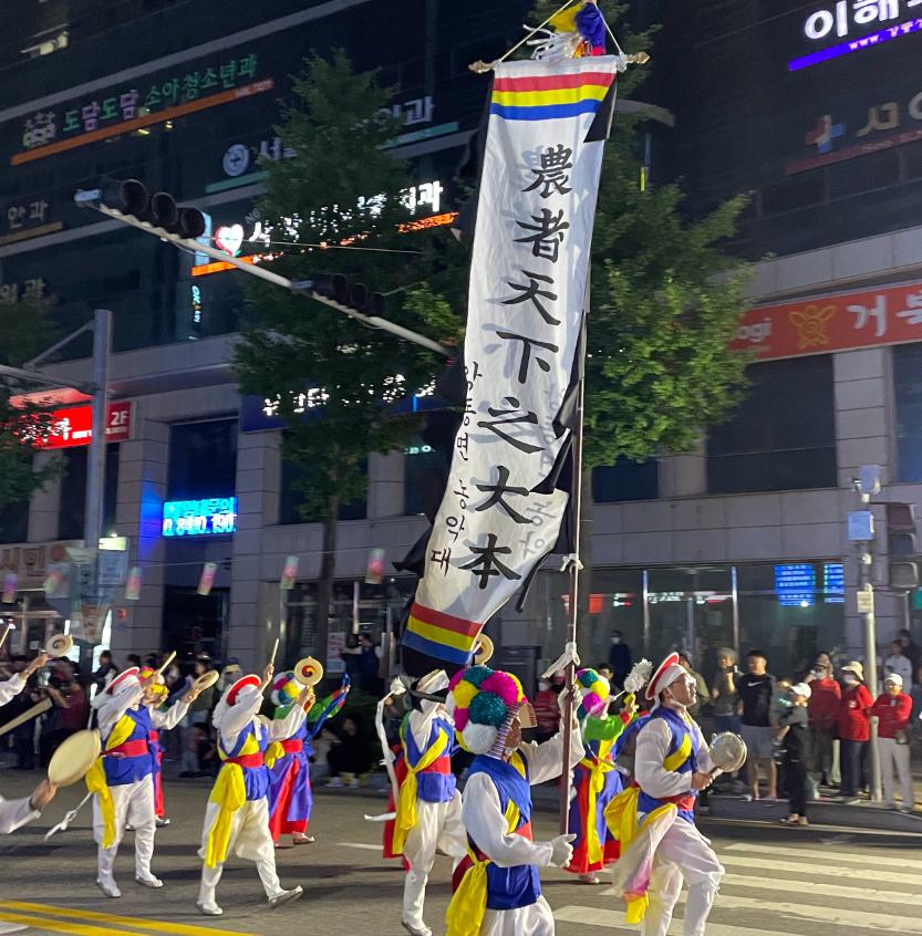 网红曝光韩国端午活动现场！大量使用汉字不伦不类，场面简陋可笑