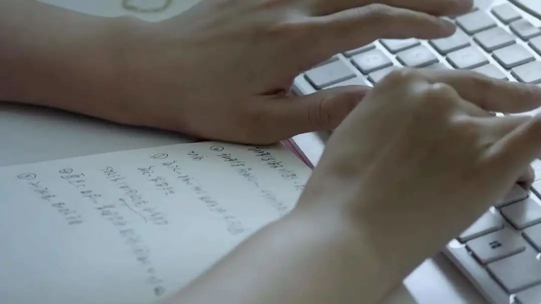 河南女子借钱向亲戚一分没借到,河南一女孩发朋友圈借钱