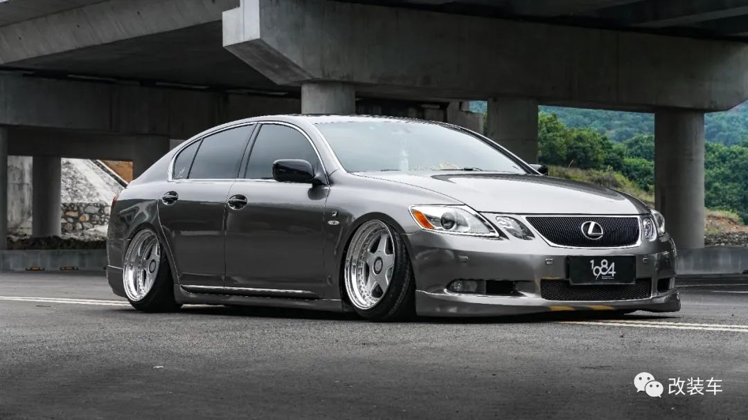 雷克萨斯gs300亮黑改装案例,本田思域适合刚毕业开吗
