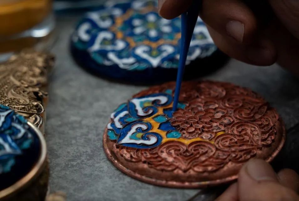 一件景泰蓝十件官窑器说明什么,景泰蓝和瓷器收藏价值