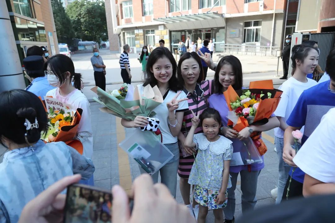 北京市第十八中学高考后“附加题”：康乃馨的归属