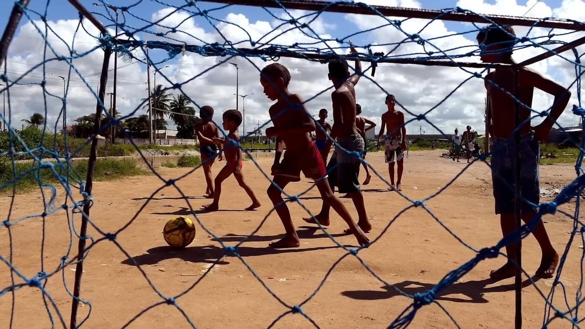 他是来自巴西贫民窟的左脚鬼才，鬼魅妖刀，瓦刀里瓦尔多
