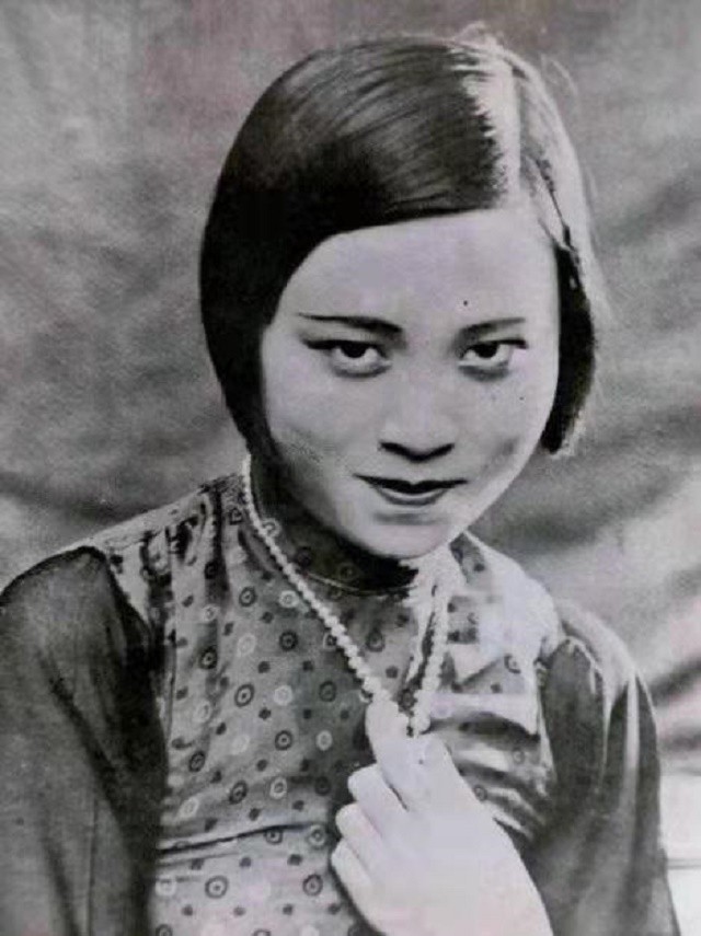 黎明晖：王子追求她献歌到半夜，她却嫁足球员，晚年因贫做保育员