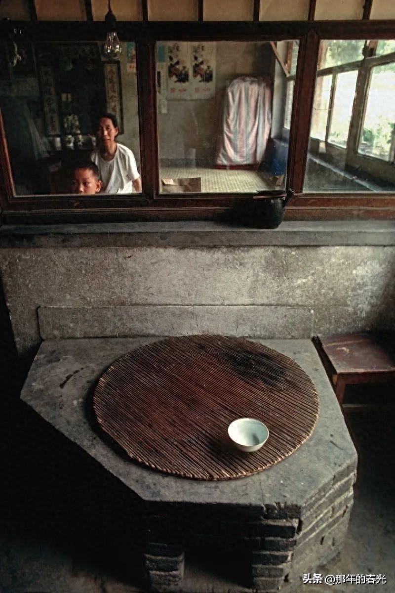 侵华日军残酷*行暴**,女子为活命脱下衣服让日本人拍摄,*辱侮**至死