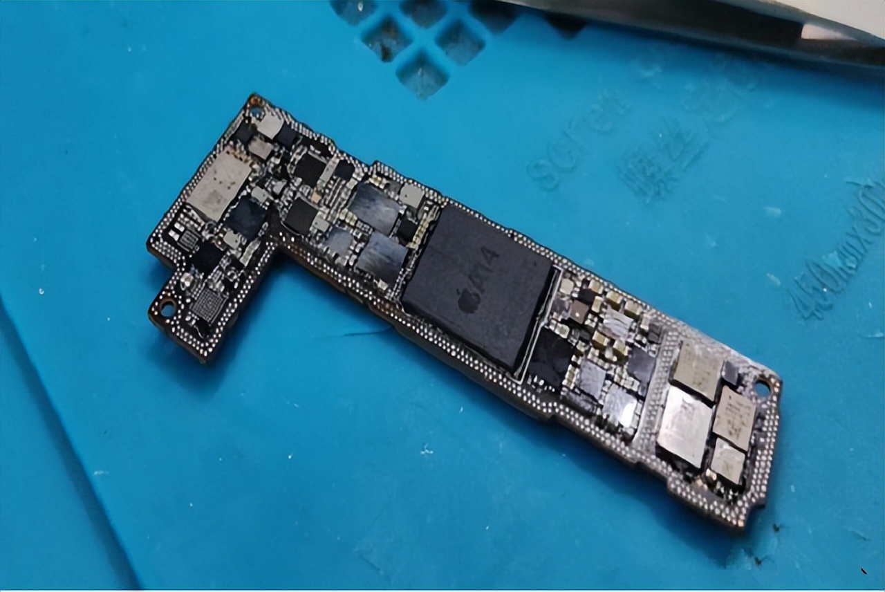 苹果手机返厂维修主板还是换主板,红米k30主板烧坏了换主板多少钱