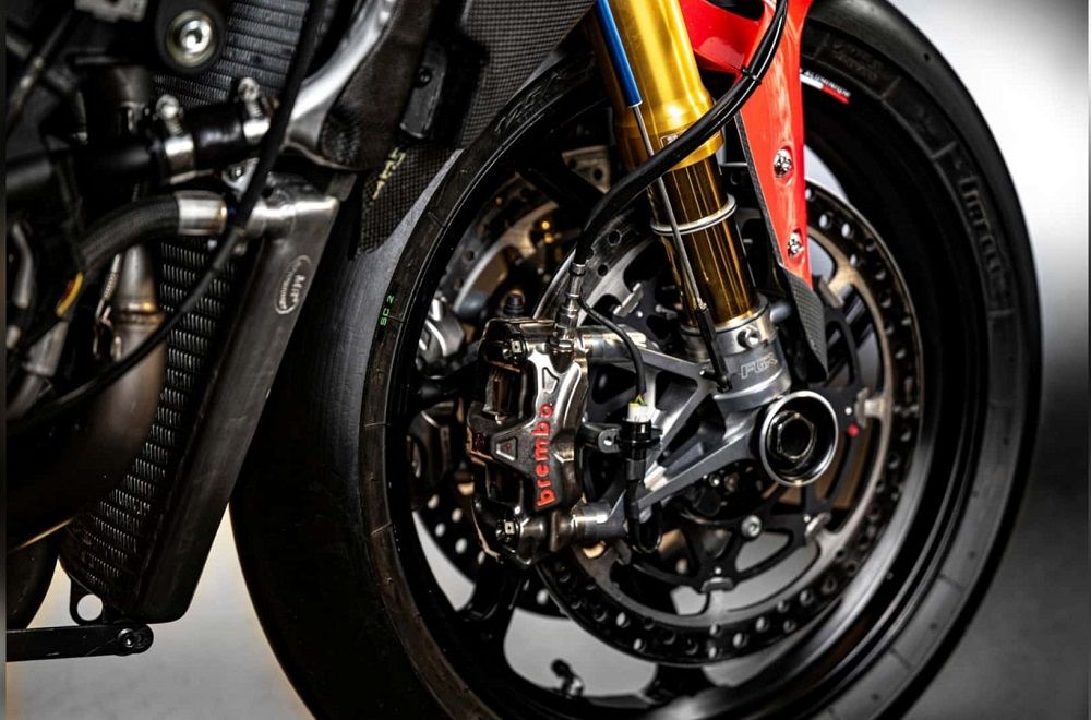 雅马哈R1五周年纪念款推出即售罄，价格能买一辆保时捷911