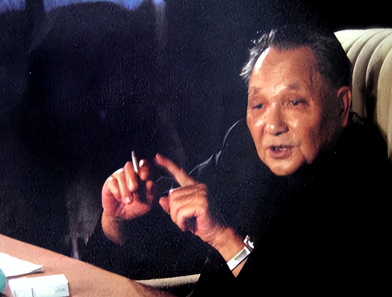 1989年舅舅淡以兴去世，当地想办追悼会，*小平邓**：规格已经够高了