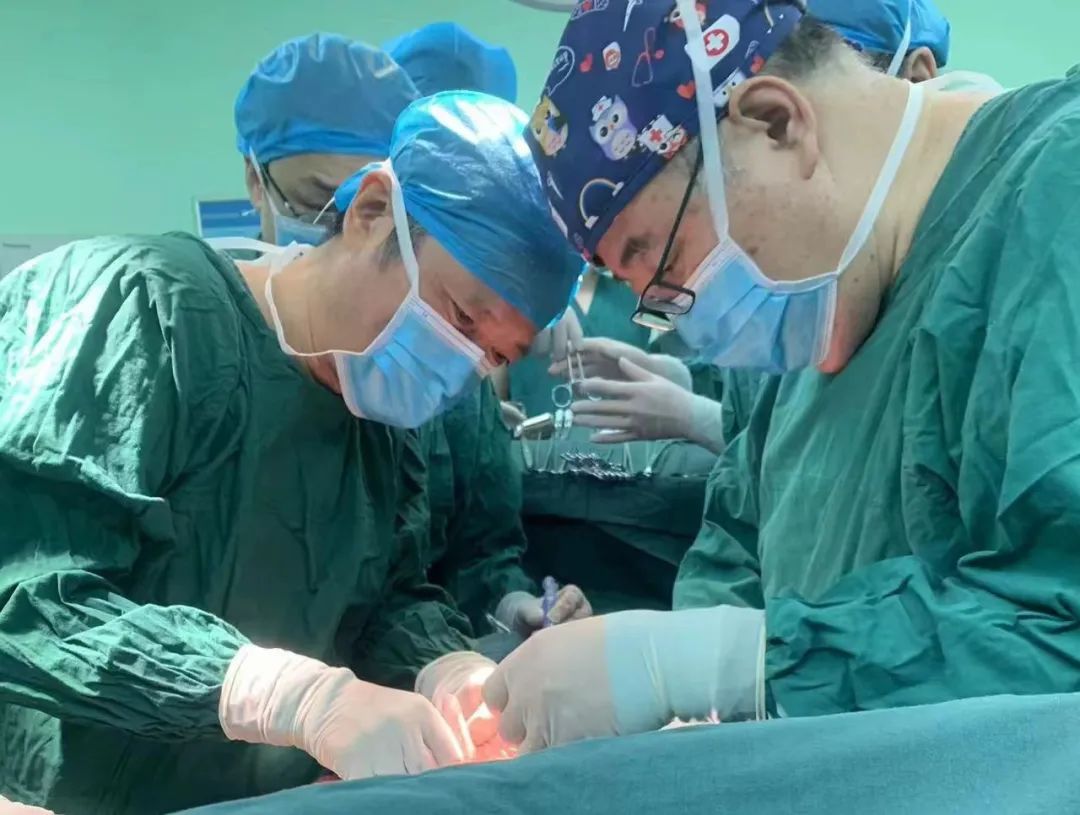 肺移植再谱新篇——大医二院成功完成劈裂式异体双侧肺叶移植手术