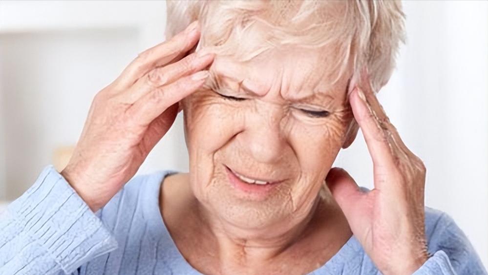 小孩子手脚脱皮缺什么维生素,孩子手脚脱皮是缺维生素吗