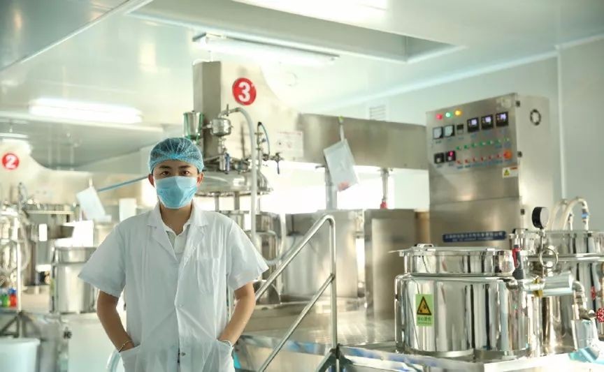 女老板花50万做试管婴儿,29岁单身女老板海外花50万买金子