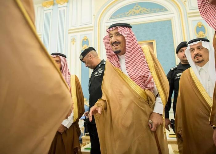 梅西夺冠穿的黑袍是什么意思,梅西世界杯冠军黑袍是什么