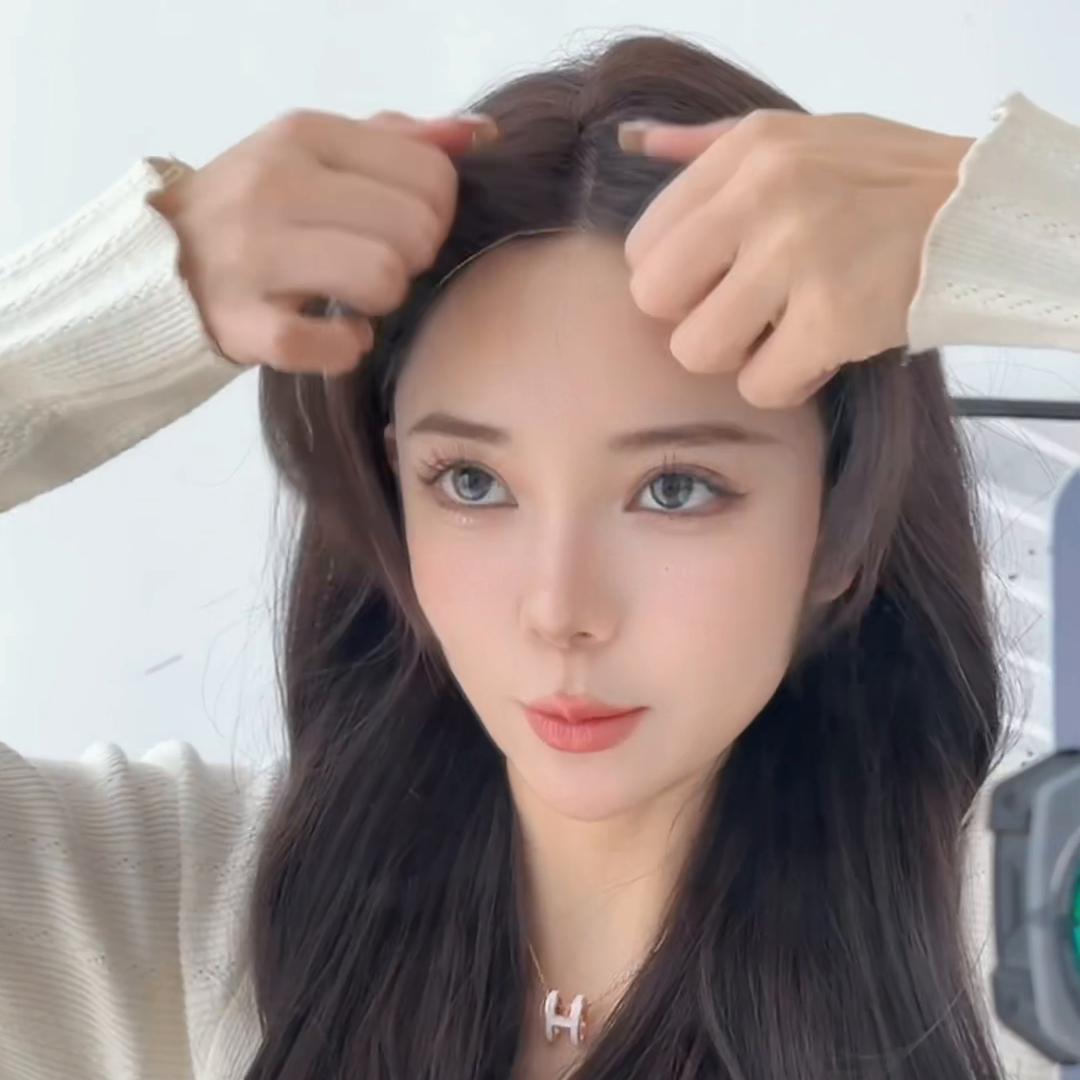 先扎高马尾然后变成甜妹的教程,半扎高马尾甜酷视频教程