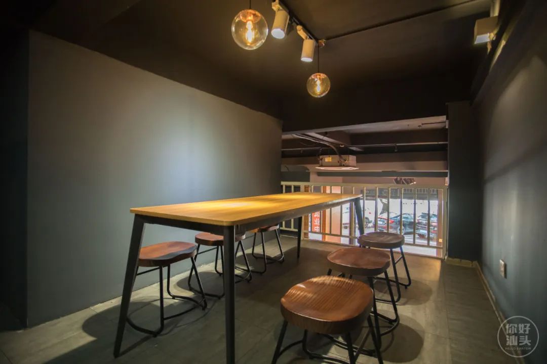 丹霞庄出现一个奇怪阿叔,一万块的店租竟卖起一元一只大鸡腿