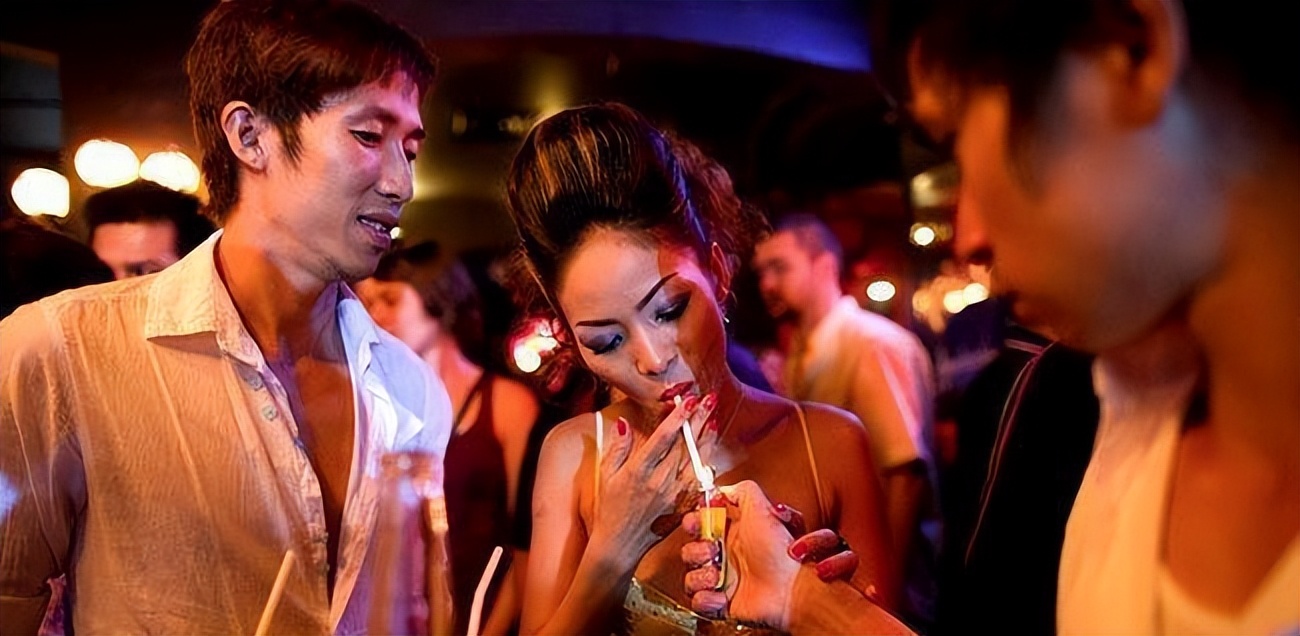 美国男子中彩票后买彩票又中奖,美国大叔买彩票中19亿巨奖