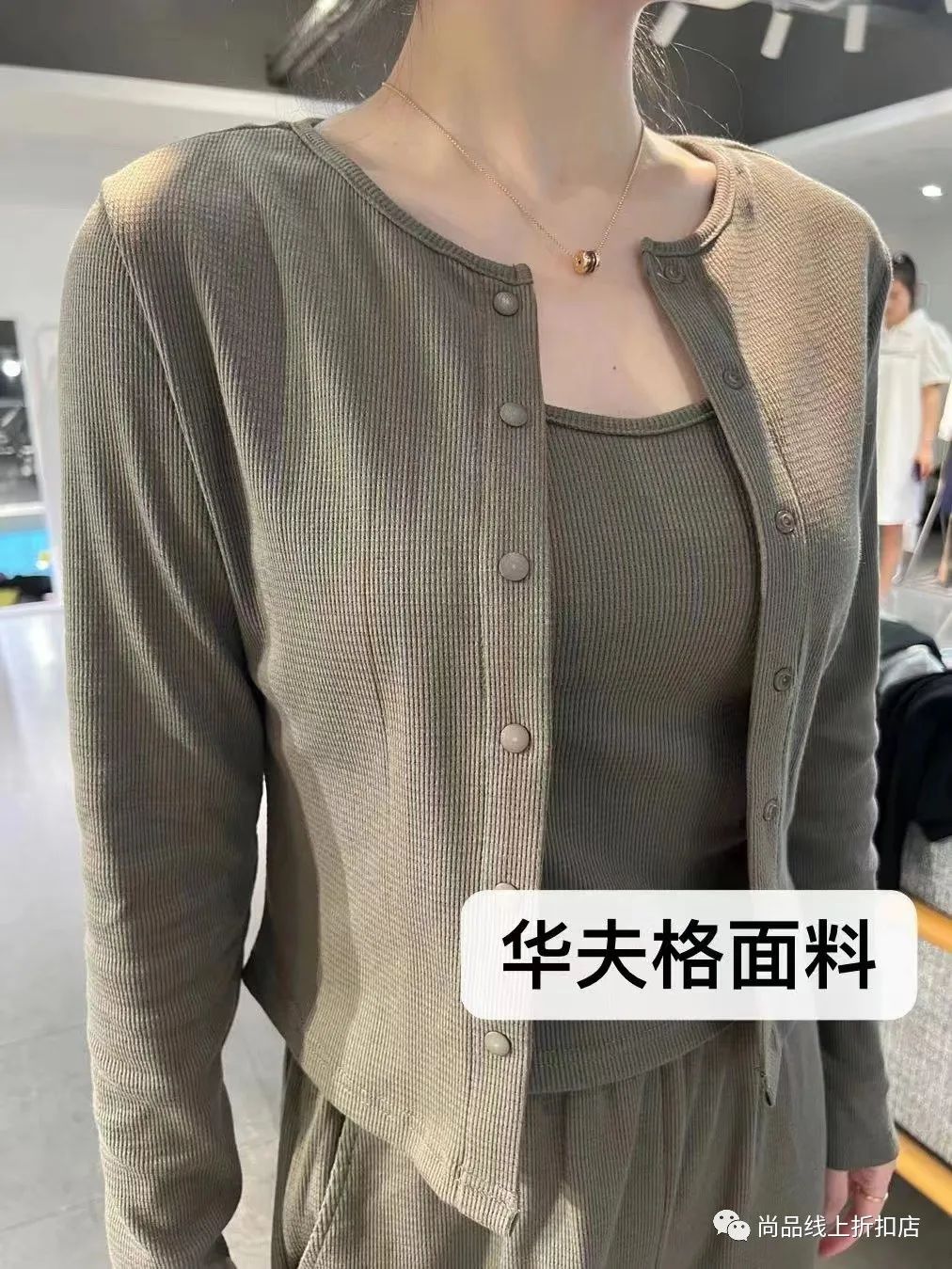 娌櫁渚濈編mohomo鏄搧鐗屽コ瑁呭悧,娌櫁渚濈編2024濂楄