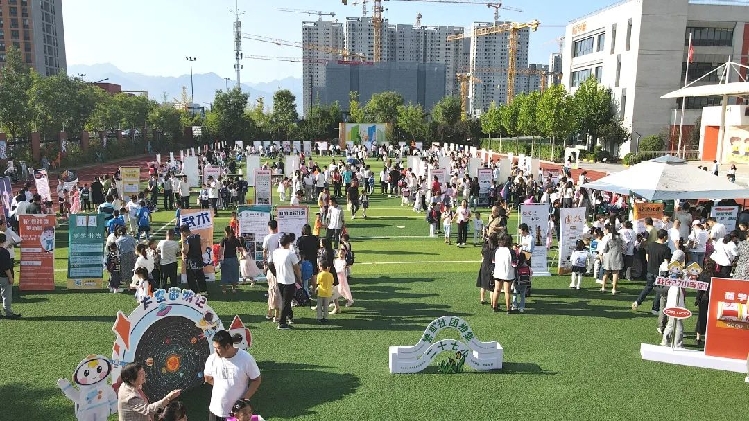 以心遇爱育梦成光欢迎一年级小萌“星”