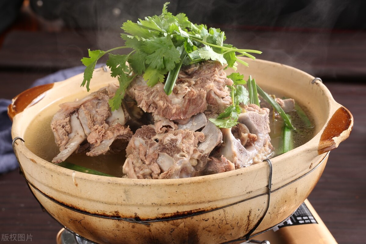 砂锅煲汤和普通锅的区别,煲汤用什么砂锅比较好