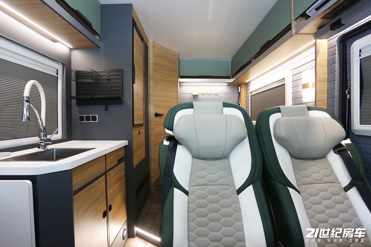 戴德房车urv2023款高配版,戴德云游C型大额头房车