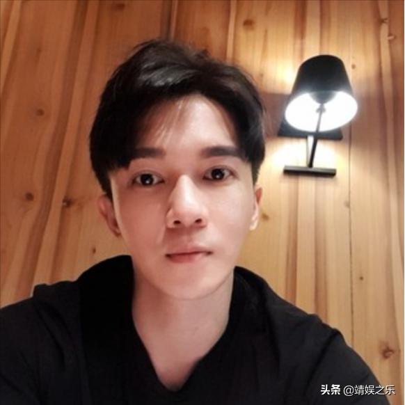 37岁男星转做仓库搬运工！月挣2千累到头晕眼花，领薪水眼眶泛红