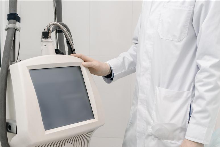 维生素b12治疗外阴白斑吗,老年人外阴白斑用什么药治疗