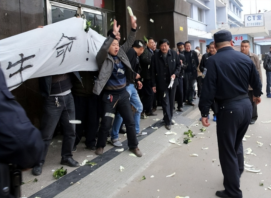 深圳女子质疑肛门触诊后续,深圳女患者到肛肠科检查案件