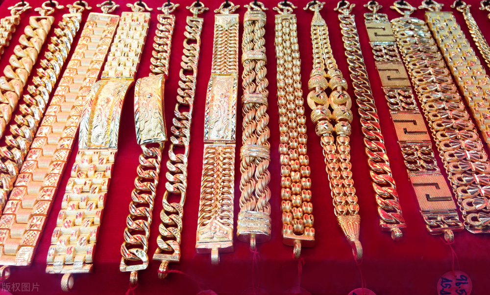 印度人：中国游客真磨叽，我们的大金链子1200元，还不掏钱买？