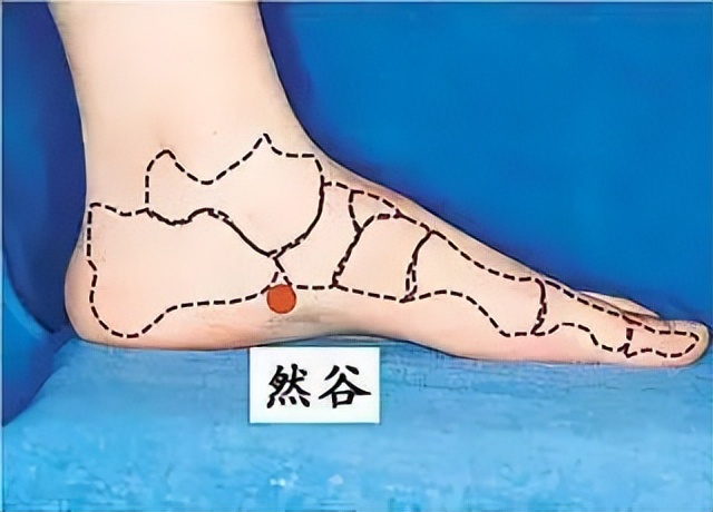 秋冬季节，嘴唇干燥、皲裂、出血、疼痛怎么办？