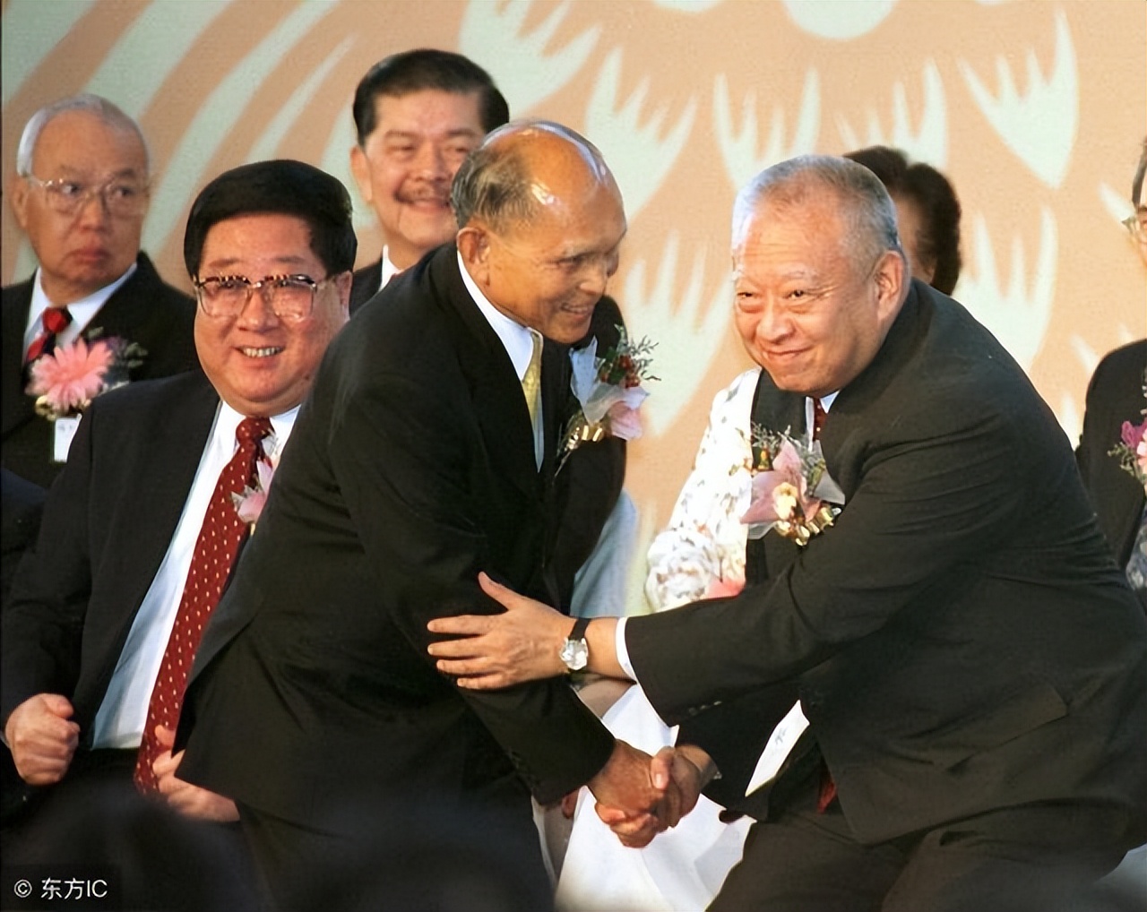 霍英东:从水上人到红顶巨贾的传奇一生