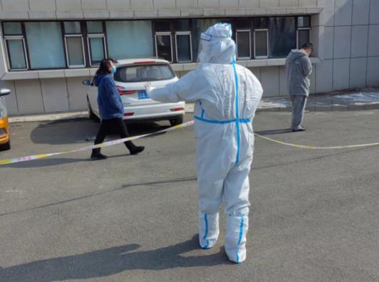 齐心协力战疫情红光村巾帼展风采,巾帼抗疫展风采铿锵玫瑰别样红