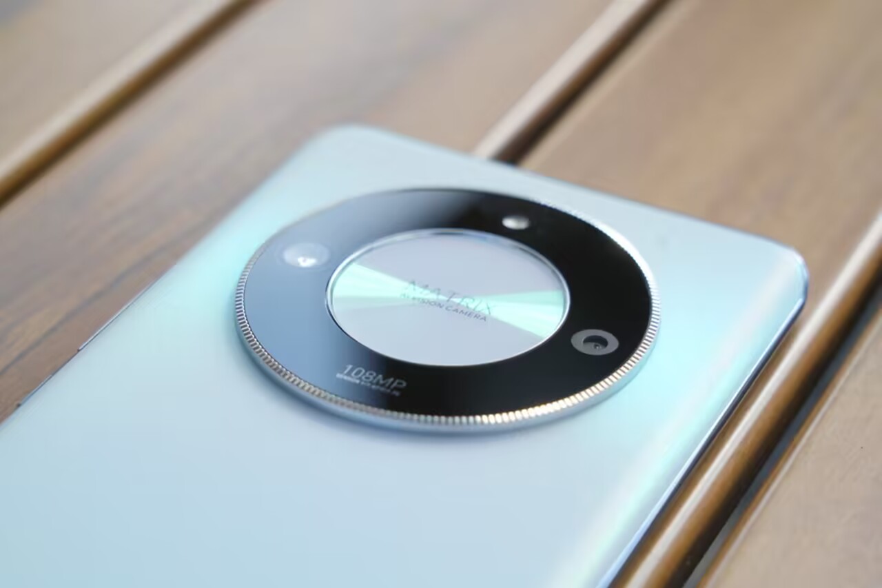 华为mate60外观撞脸荣耀x50,外观与mate60相似的手机