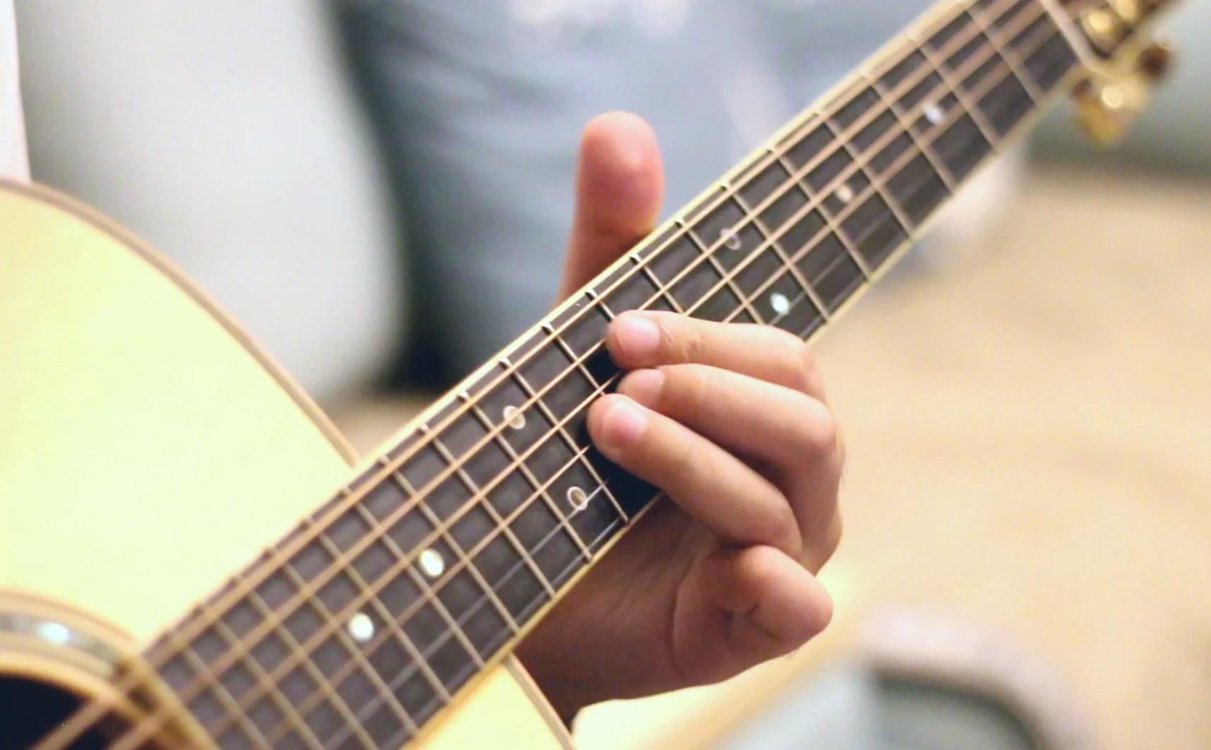 手工吉他好还是品牌吉他好,自学吉他如何选吉他品牌性价比高