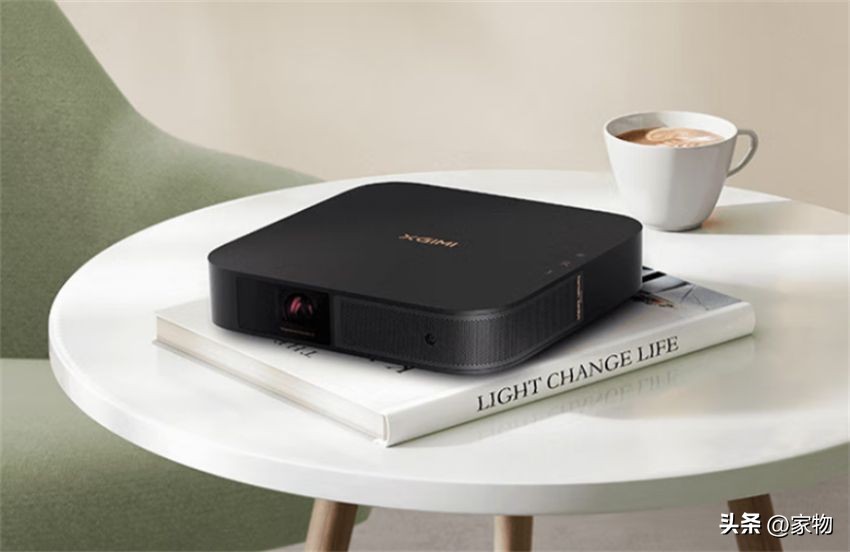 投影仪到底是智商税还是真好用？家里投影用了1年，说说真实感受