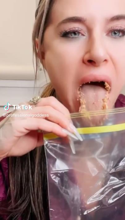 美国女子网售重口垃圾：灰尘脏水，指甲舌苔，真有人高价买？