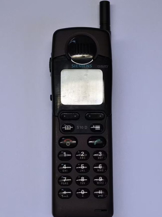 世界第一台手机什么样,世界第一台便携式手机长什么样