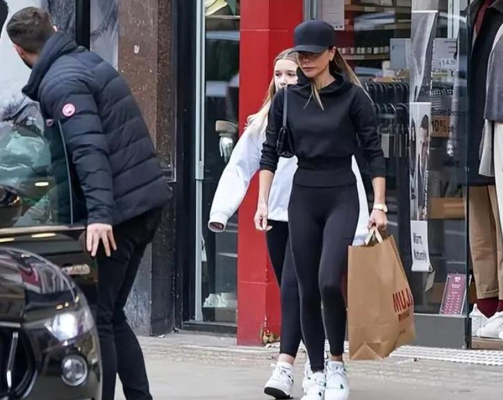 贝克汉姆布鲁克林17岁,贝克汉姆贝小七今年多大了