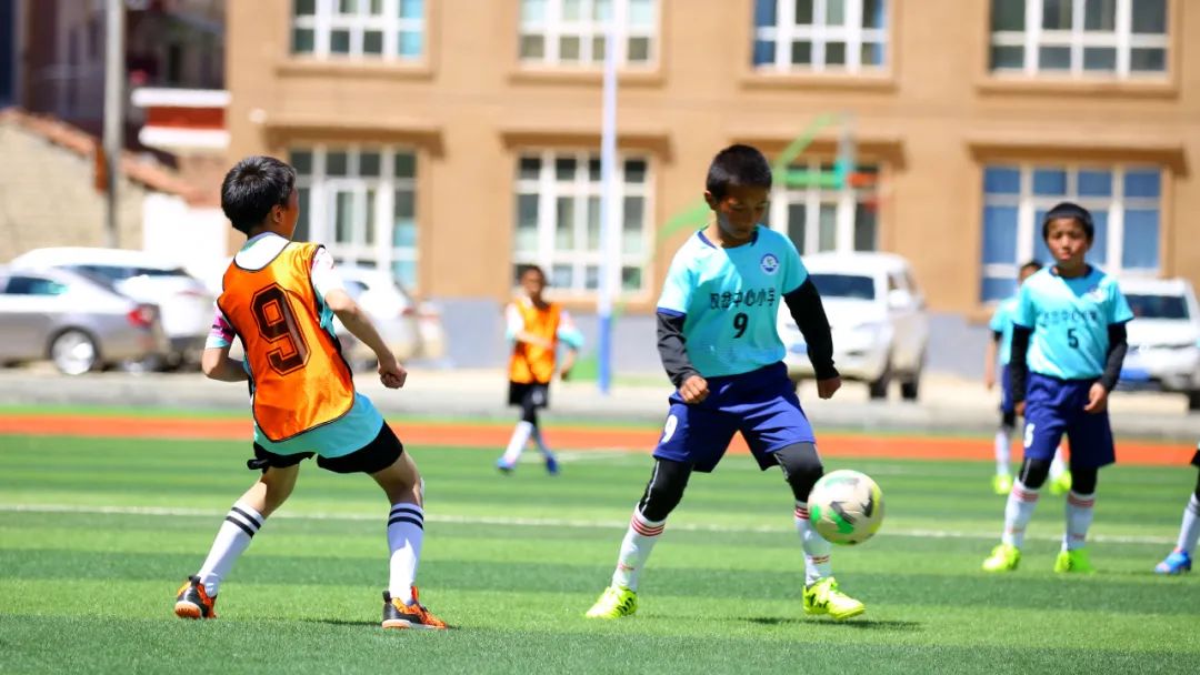 少年篮球赛场面,少年足球联赛视频