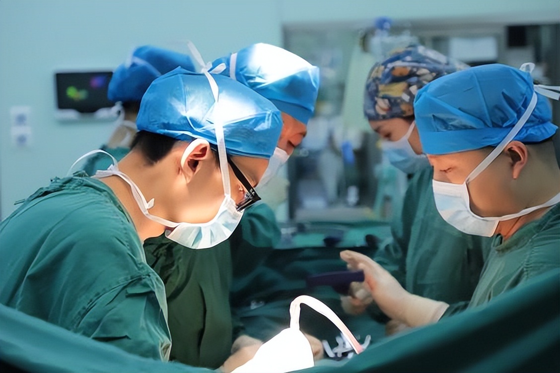 医者仁心敬佑生命中国医师节,中国医师节白衣为甲医者仁心