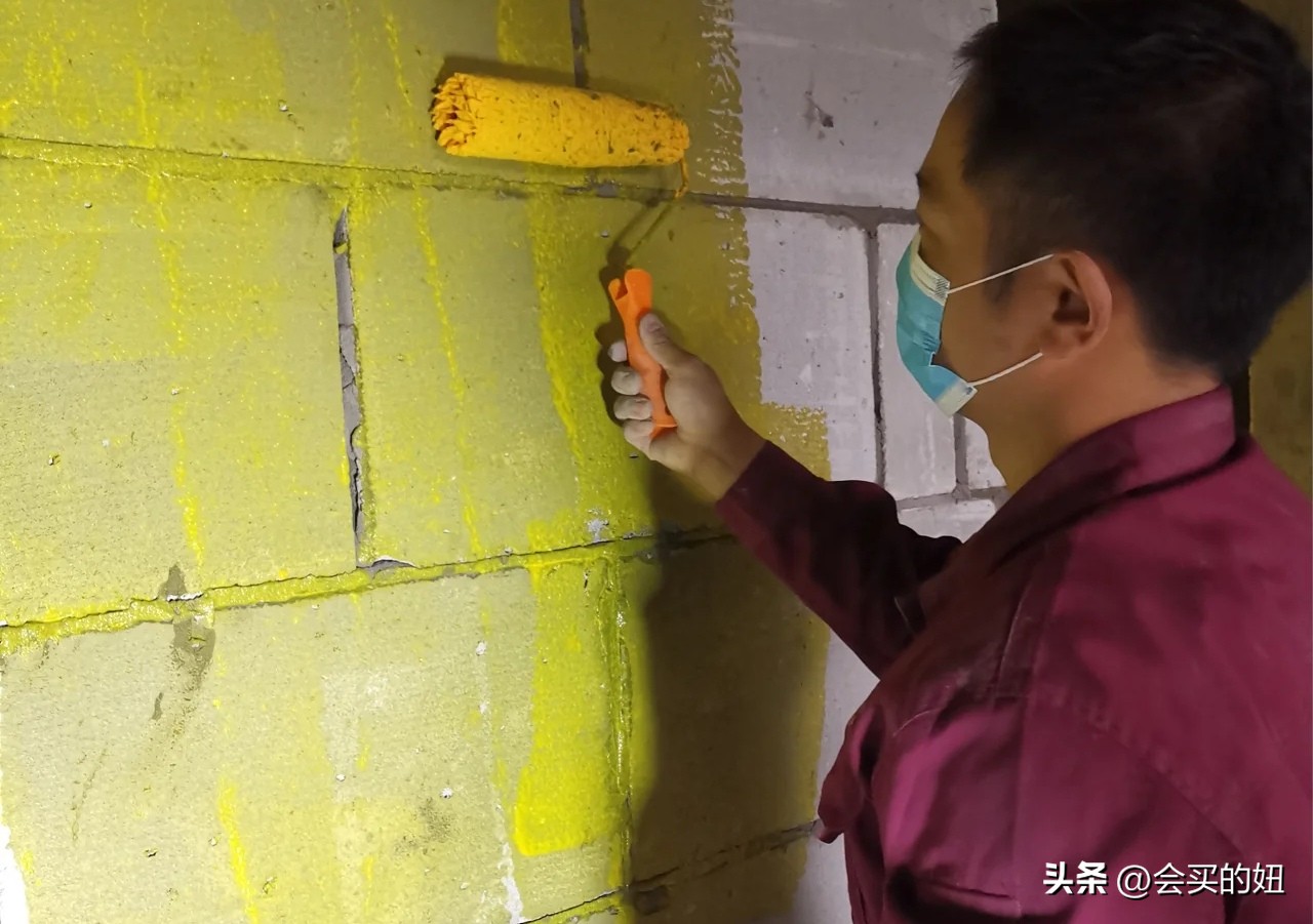 刮腻子怎么避免刷到玻璃上,刮腻子遇到坑怎么办