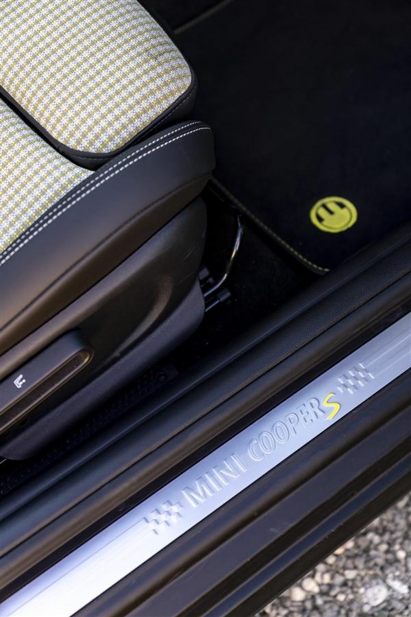 宝马全新纯电轿车售价,宝马最新四门纯电动车