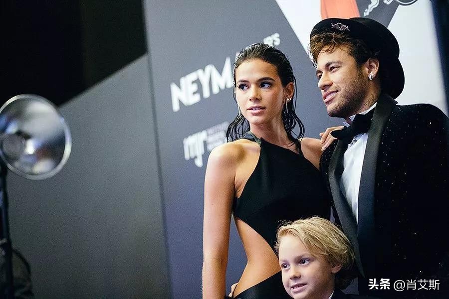 足坛射手榜贝利梅西c罗,足球三巨头梅西c罗内马尔