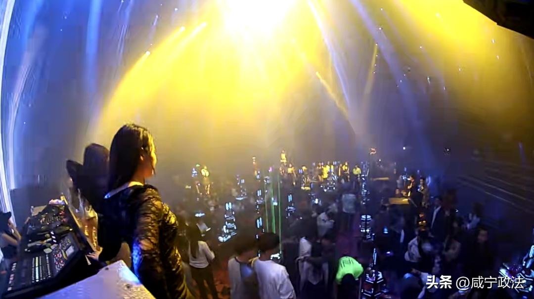 在酒吧有偿服务违法不,养生会所卖淫违法活动被警方查获